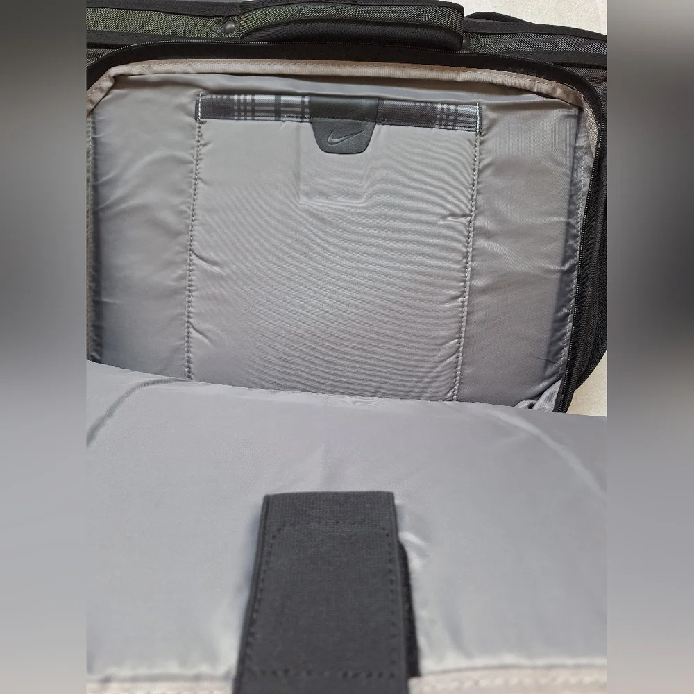 NIKE GOLF DEPARTURE Unisex MESSENGER BAG in Black 18x15 inches NEW
